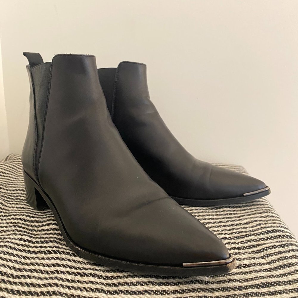 Acne Studios Leather Jensen Chelsea Boots Size 39 Gem